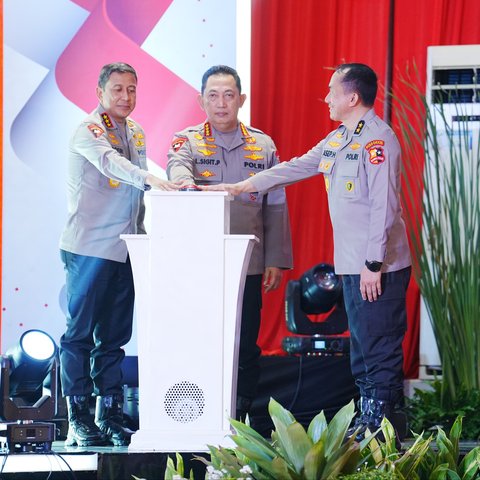 Kapolri Jenderal Listyo Sigit Prabowo menghadiri kegiatan Bakti Kesehatan di Polres Metro Bekasi, Senin (16/6/2025). (dokumentasi Polri)