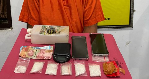 Aksi Andre Aceh Keliling Desa Inhu Edarkan Sabu Terhenti, Dibekuk Polisi di Kebun Warga