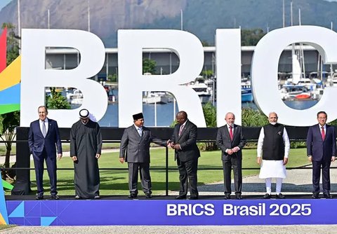 Presiden Prabowo Subianto menghadiri Konferensi Tingkat Tinggi (KTT) BRICS 2025 yang digelar di Museum of Modern Art (MAM), Rio de Janeiro, Brasil, Minggu (6/7/2025). Prabowo turut se