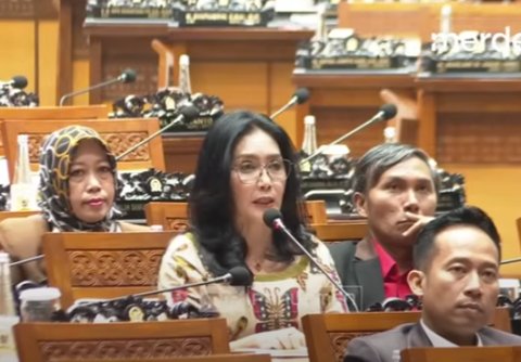 Rieke 'Oneng' Interupsi di Paripurna