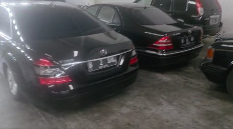 Penampakan 72 Mobil Mewah Barang Bukti Kasus Korupsi Kredit Sritex