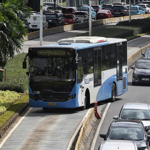 Layanan Transjakarta pada 2024 meningkat hampir dua kali lipat dari dua tahun sebelumnya. (Liputan6.com/Angga Yuniar)