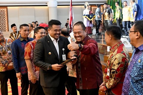 Bobby Nasution saat penyerahan DBH di Aula Raja Inal Siregar Kantor Gubernur Sumut