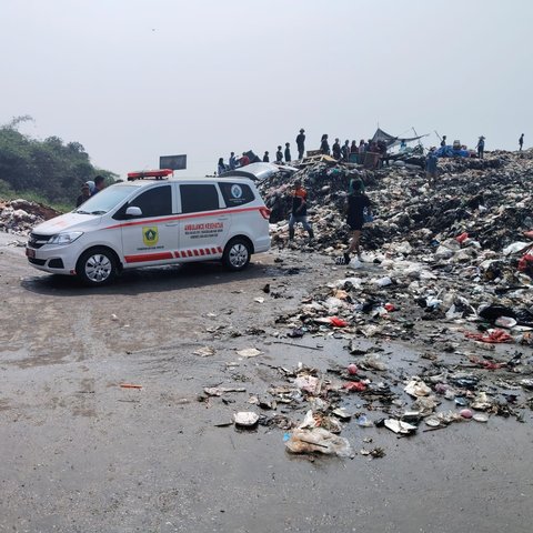 Sampah Longsor di TPAS Galuga Bogor, Operator Ekskavator Tewas