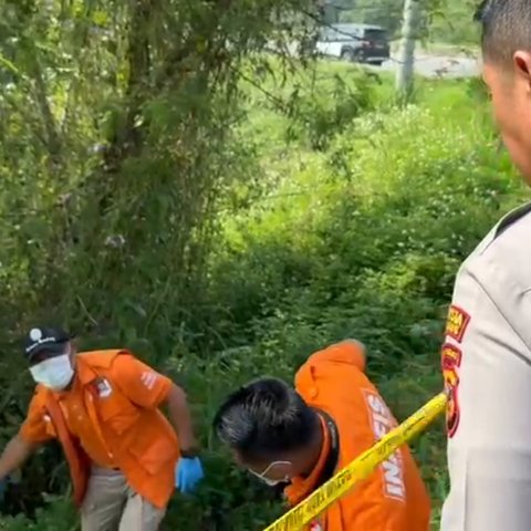 Polisi Sidik Penemuan Mayat Pemuda di Semak-Semak dengan Luka Tusuk di Bandung