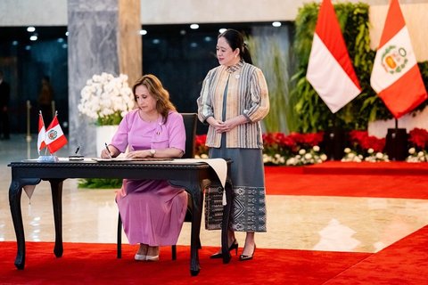 Ketua DPR RI Puan Maharani menerima kunjungan Presiden Republik Peru Dina Ercilia Boluarte Zegarra di Gedung DPR