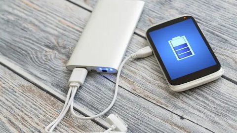 Ilustrasi power bank. (iStock)