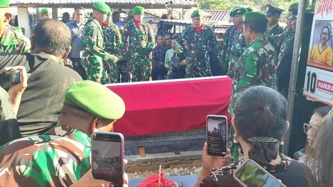 Anggota Komisi XIII DPR RI Umbu Rudi Kabunang meminta Panglima TNI menindak tegas pelaku dugaan penganiayaan yang menyebabkan kematian Prada Lucky Chepril Saputra Namo. (Liputan6.com/Ola K