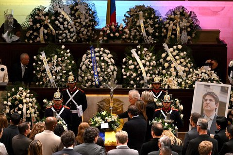 Persemayaman  mendiang calon presiden Kolombia Miguel Uribe di Kongres di Bogota, Kolombia Senin (11/08/2025) waktu setempat. pada 11 Agustus 2025.