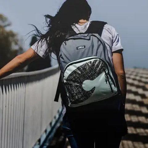 Ilustrasi tas punggung, tas ransel. (Photo by lisboa ind. on Unsplash)