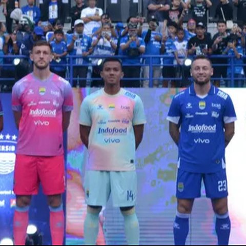 Peluncuran jersey Persib Bandung musim 2025/26. (Bola.com/Erwin Snaz)