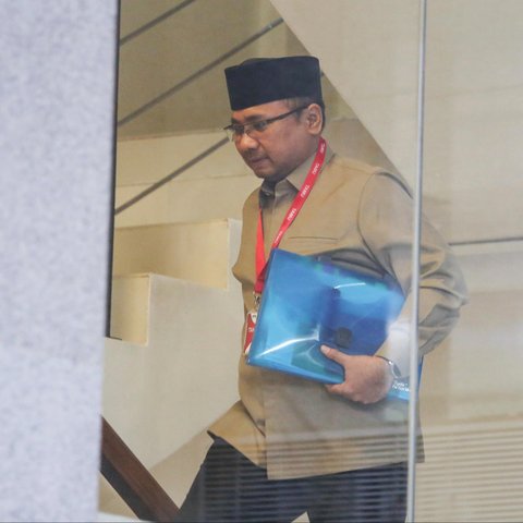Mantan Menteri Agama Yaqut Cholil Qoumas  saat memenuhi panggilan Komisi Pemberantasan Korupsi di Gedung KPK, Jakarta, Kamis (07/08/2025). Kedatangan Yaqut ke kantor lembaga antirasuah untuk diperiksa dalam kasus dugaan korupsi kuota haji pada 2024.