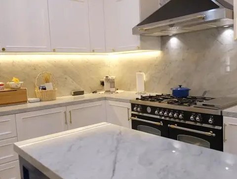 Model Dapur Milik Dahlia Poland (IG: Dahlia Poland)