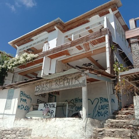 Pantai Bingin Setelah Penertiban: Keindahan Tersingkap, Ekonomi Terguncang