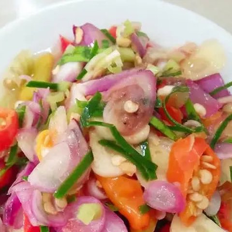 Sambal Matah. (dok. Instagram @meydunk/Asnida Riani)