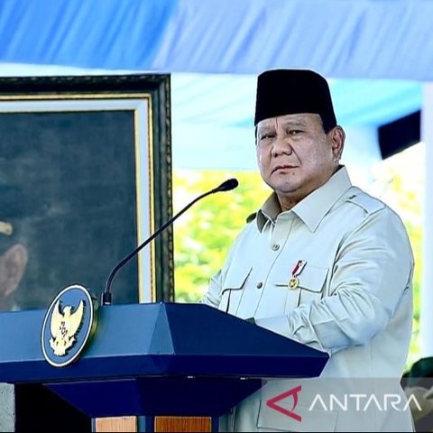 Presiden Prabowo Peringatkan Komandan TNI untuk membina prajurit dengan keras namun tanpa kekejaman, menyusul kasus kematian Prada Lucky. Apa pesan lengkapnya?