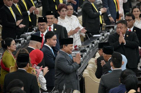Presiden Indonesia Prabowo Subianto bersama  Wakil Presiden Indonesia Gibran Rakabuming Raka tiba di Gedung Nusantara, Kompleks Parlemen, Jakarta, Jumat (15/8/2025). <br />AFP/ Bay Ismoyo
