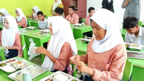Program Makan Bergizi Gratis Sigi telah menjangkau ribuan siswa di wilayah Dolo dan sekitarnya. Simak detail lengkap implementasi dan rencana pengembangannya!