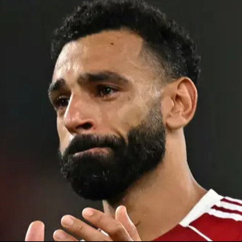 Tangis Mohamed Salah pecah mengenang Diogo Jota selepas laga Liverpool vs Bournemouth pada pekan 1 Premier League 2025/2026, Sabtu (16/8/2025) dini hari WIB. (Paul ELLIS / AFP)