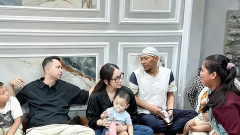 Potret Raffi Ahmad dan Nagita Slavina ke Rumah Mendiang Mpok Alpa (Sumber: IG/raffinagita1717)