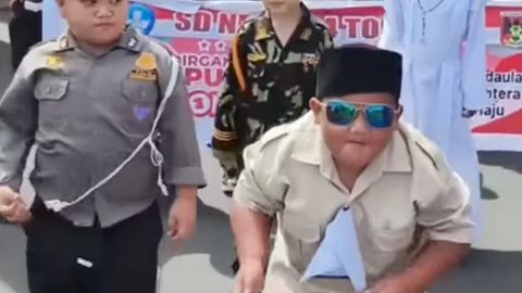 Viral Bocah 'Gemoy' Mirip Prabowo Goyang Oke Gas di Karnaval Agustusan Curi Perhatian Sekpri Presiden: Ada Kontaknya?