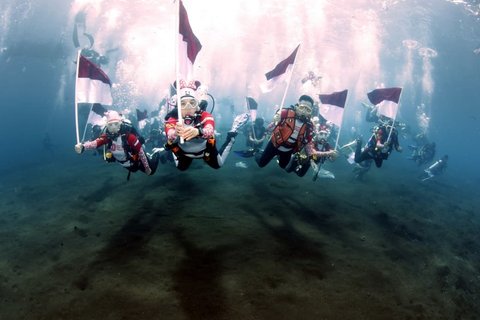 Ketua WASI Tri Tito Karnavian Pimpin Upacara Bawah Laut