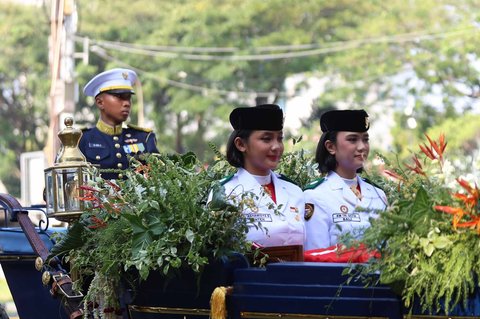 Kirab Merah Putih HUT ke-80 Republik Indonesia di Monas, Jakarta, Minggu (17/8/2025). Kirab tersebut menuju Istana Merdeka untuk pelaksanaan upacara HUT ke-80 RI dengan tema Bersatu Berdaulat, Rakyat Sejahtera, Indonesia Maju.
