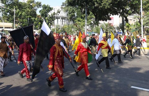 Kirab Merah Putih HUT ke-80 Republik Indonesia di Monas, Jakarta, Minggu (17/8/2025). Kirab tersebut menuju Istana Merdeka untuk pelaksanaan upacara HUT ke-80 RI dengan tema Bersatu Berdaulat, Rakyat Sejahtera, Indonesia Maju.