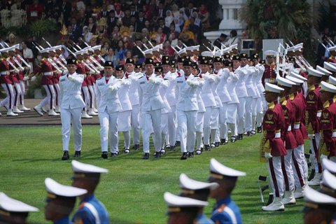 Pasukan Pengibar Bendera Pusaka (Paskibraka)  saat Upacara Peringatan Detik-Detik Proklamasi Kemerdekaan ke-80 Republik Indonesia di Istana Merdeka, Jakarta, Minggu (17/8/2025).