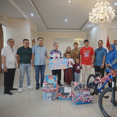 Raihan Panjat Tiang Bendera Demi Merah Putih, Gubernur Lampung Beri Hadiah Tak Terduga