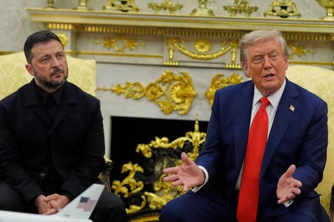 Presiden Donald Trump bertemu dengan Presiden Ukraina Volodymyr Zelenskyy di Ruang Oval Gedung Putih, Senin, 18 Agustus 2025, di Washington, Senin, (18/08/2025) waktu setempat.