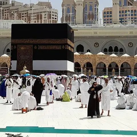 Suasana kakbah di siang hari. (dok. Liputan6.com/MCH 2025)Dinny Mutiah)