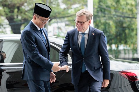 Menlu  Sugiono  bersama Menteri Luar Negeri Jerman Johann Wadephuli sebelum melakukan pertemuan di Gedung Pancasila, Kemenlu, Jakarta, Rabu (20/08/2025).