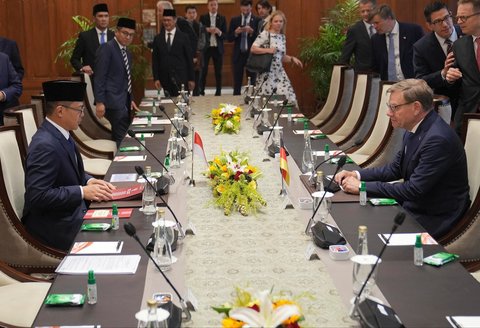 Menlu  Sugiono  bersama Menteri Luar Negeri Jerman Johann Wadephuli saat melakukan pertemuan di Gedung Pancasila, Kemenlu, Jakarta, Rabu (20/08/2025).