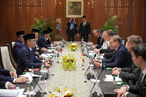 Menlu  Sugiono  bersama Menteri Luar Negeri Jerman Johann Wadephuli saat pertemuan di Gedung Pancasila, Kemenlu, Jakarta, Rabu (20/08/2025).