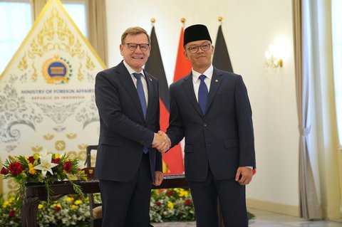 Menlu  Sugiono  bersama Menteri Luar Negeri Jerman Johann Wadephuli saat pertemuan di Gedung Pancasila, Kemenlu, Jakarta, Rabu (20/08/2025).