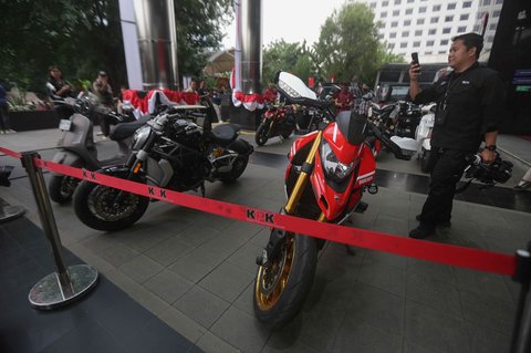Motor mewah yang disita dari hasil Operasi Tangkap Tangan (OTT) terhadap Wakil Menteri Ketenagakerjaan (Wamenaker) Immanuel Ebenezer alias Noel di gedung Merah Putih Komisi Pemberantasan Korupsi (KPK), Jakarta, Kamis (21/8/2025).