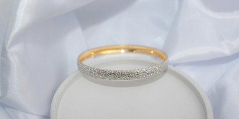 llustrasi Gelang Emas