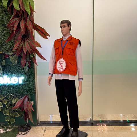 Simbol Jadi Nyata Patung Berompi Oranye di Kemenaker, Wamennya Ditangkap KPK