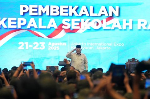 Presiden Prabowo Beri Hormat ke Para Menteri, Guru dan Kepala Sekolah Rakyat
