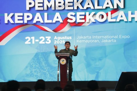 Menko PM Abdul Muhaimin Iskandar mengisi Pembekalan Guru dan Kepala Sekolah Rakyat