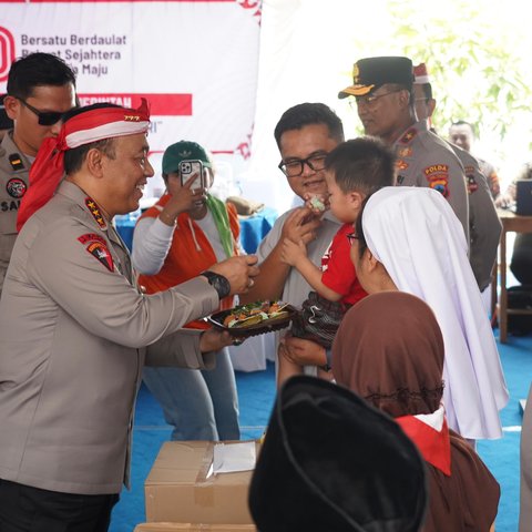 Wakapolri Semringah Berbagi Kebahagiaan