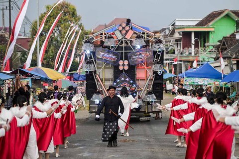 Kegiatan sound horeg menyambut perayaan Hari Kemerdekaan Indonesia ke-80 di Malang, Jawa Timur (09/08/2025).