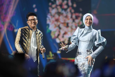 Penyanyi Denny Caknan duet bersama Lesti Kejora Lestati saat malam puncak HUT SCTV 35 Xtraordinary di studio 6 Emtek City, Indosiar Minggu (25/8/2025) malam.