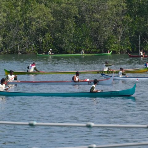 Lomba Pacu Sampan Tradisional di Bali