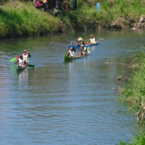 Lomba Pacu Sampan Tradisional di Bali