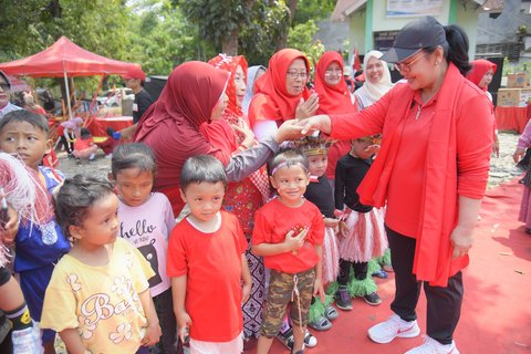 Wali kota Semarang Agustina menyapa warga Kota Semarang