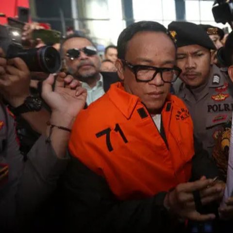 KPK turut menyita sejumlah barang bukti berupa uang miliaran rupiah, 15 mobil dan 7 sepeda motor. (Liputan6.com/Helmi Fithriansyah)