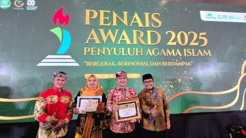 Wali Kota Tarakan Khairul Menerima Penghargaan Penerangan Agama Islam atau PENAIS Award 2025