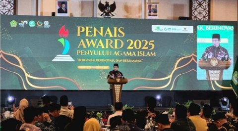 Wali Kota Tarakan Khairul Menerima Penghargaan Penerangan Agama Islam atau PENAIS Award 2025